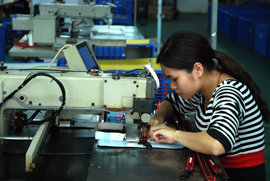 Automated stitching machine operator – Fang